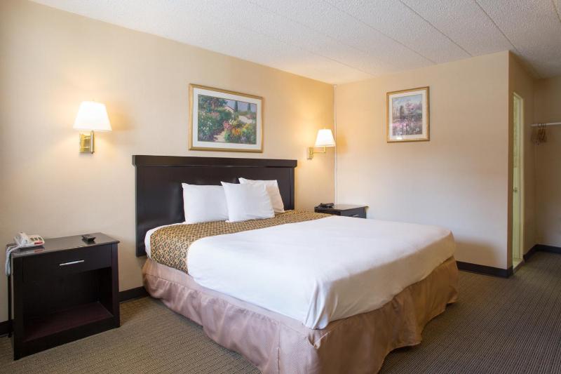 Standard King Room - Non-Smoking  image 3