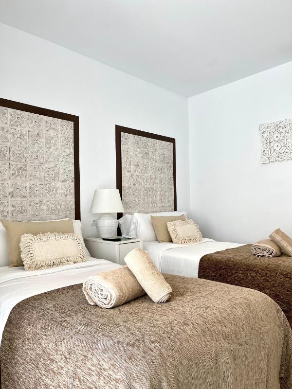 Twin Room image 3