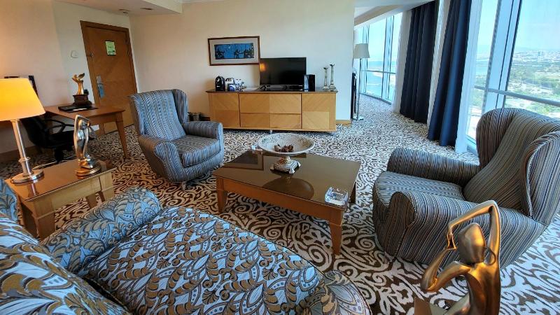 Junior Suite Non-Smoking Sea View image 4