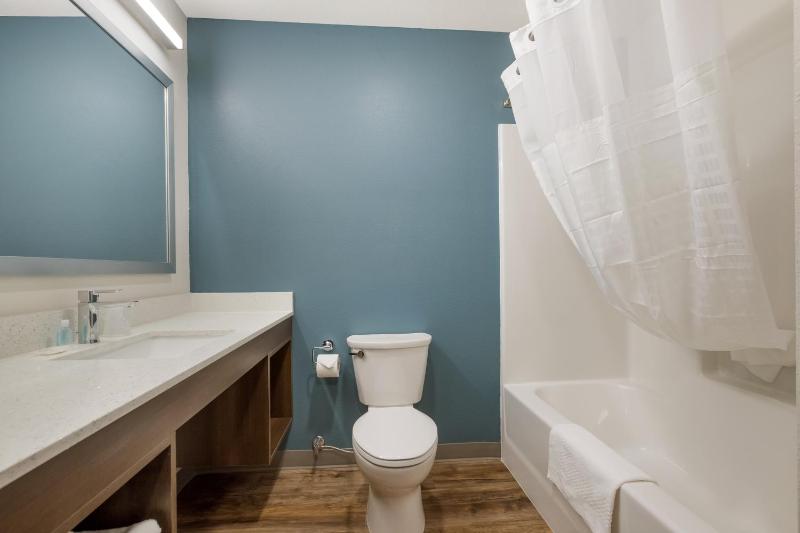 Standard Queen Room - Non Smoking image 2