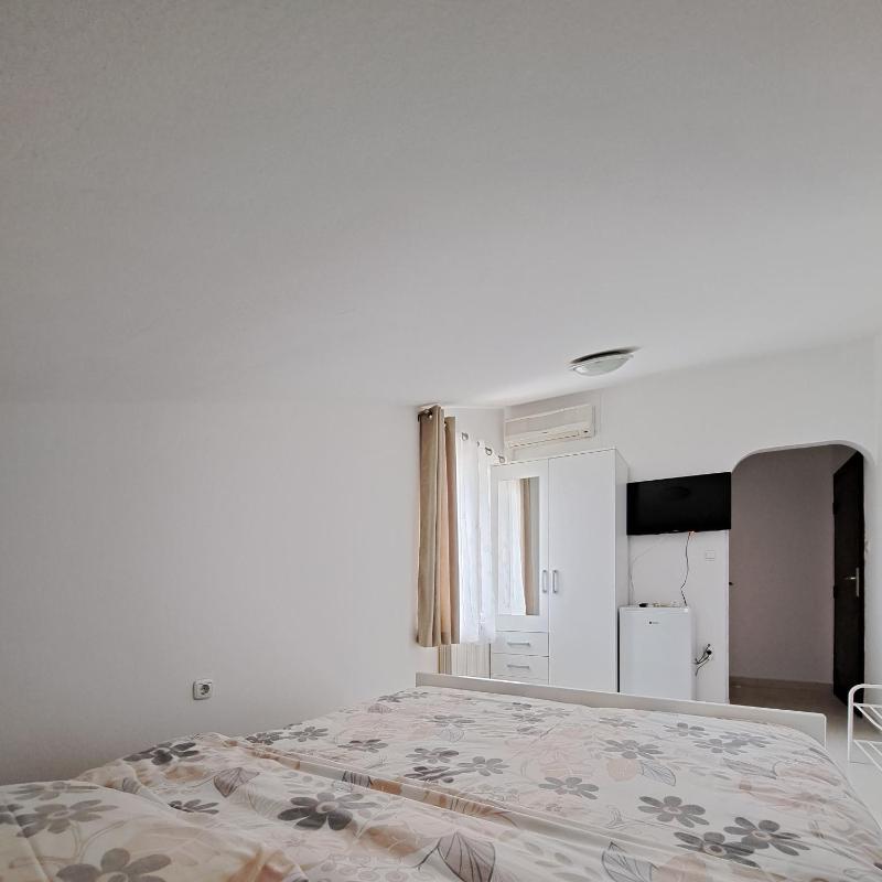Double Room image 4