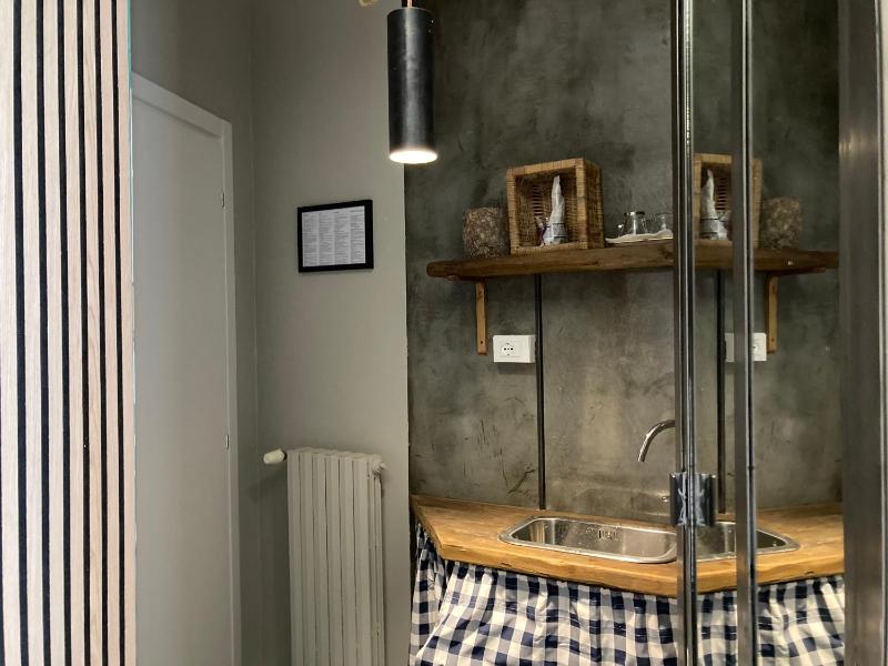 Single Room with Private Bathroom image 4