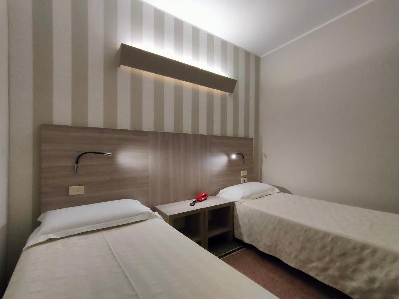 Twin Room image 1