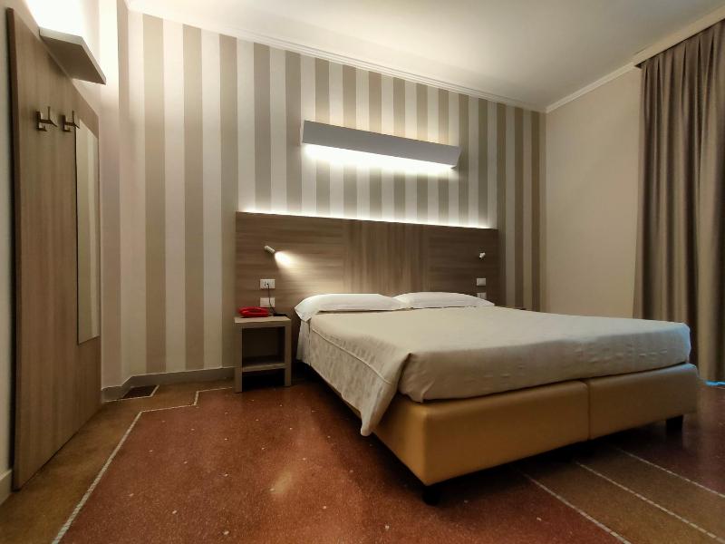 Double Room with Balcony and Sea View image 1