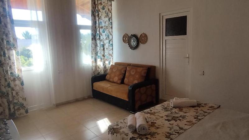 Standard Triple Room image 4