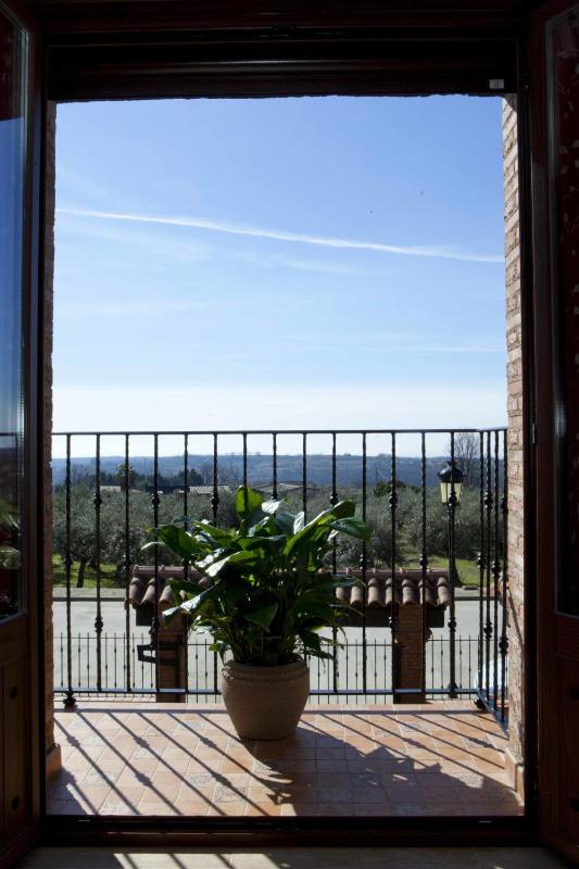 Double Room with Balcony image 4