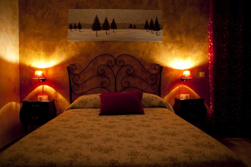 Double Room with Balcony image 3