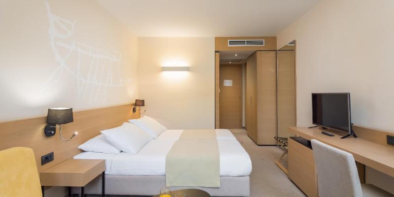 Standard Double Room Sea Side image 3