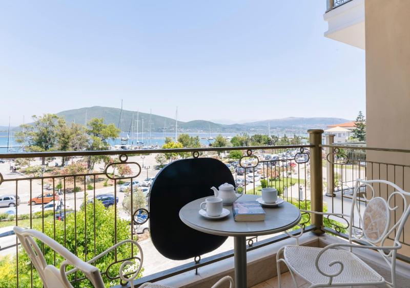 Superior Triple Room with Sea View image 3