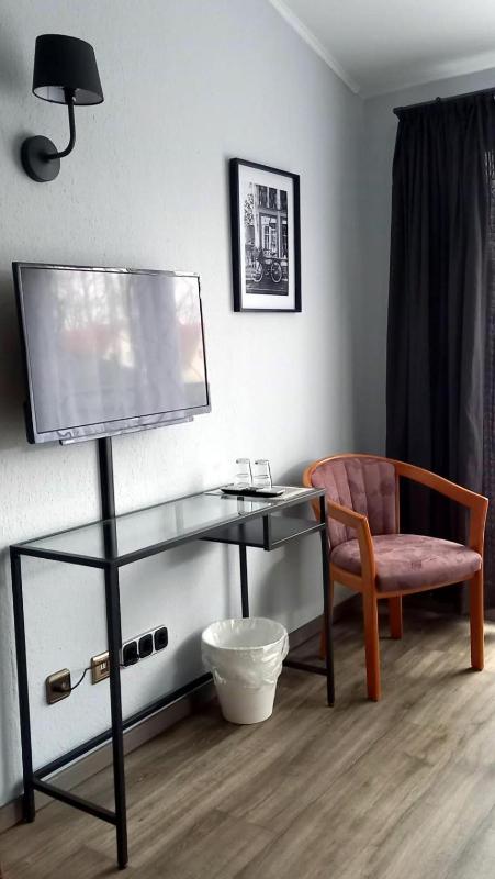 Double Room with Balcony image 4