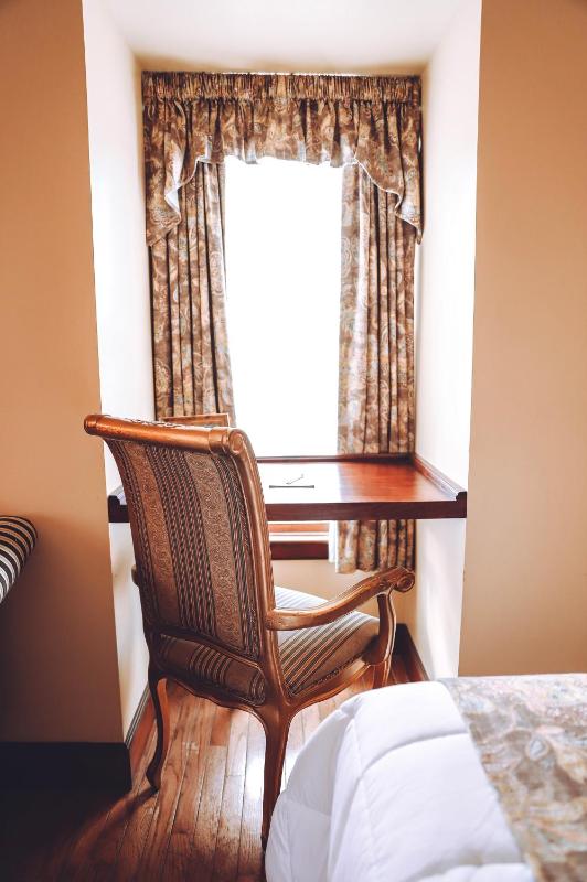 Deluxe Family Suite image 4