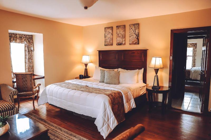 Deluxe Double Room image 1
