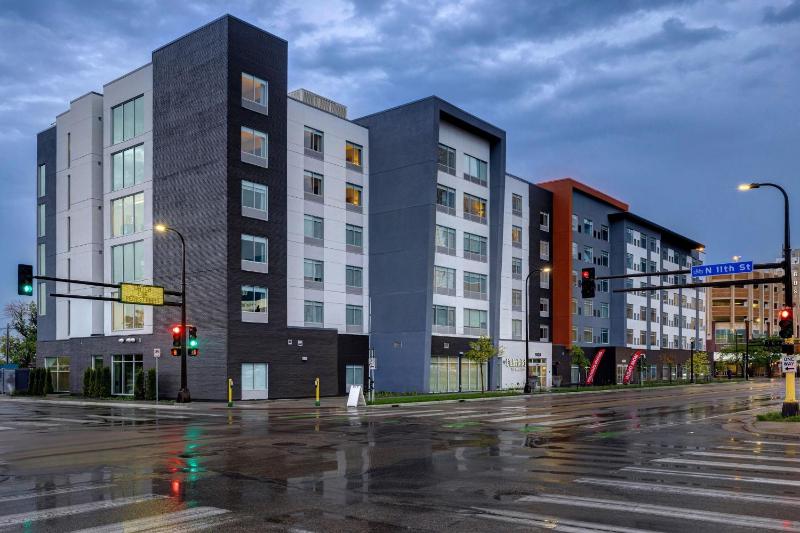 Fairfield Inn & Suites by Marriott Minneapolis Downtown - image 1
