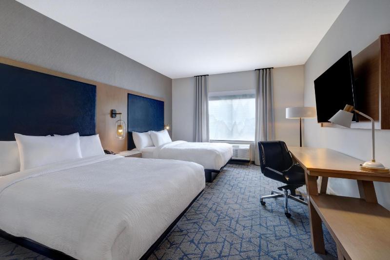 Fairfield Inn & Suites by Marriott Minneapolis Downtown - image 18