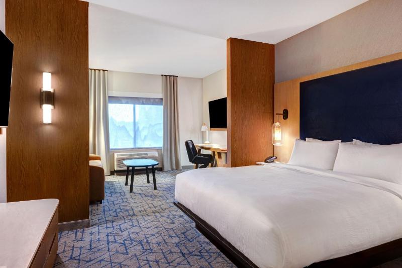 King Suite with Sofa Bed image 2