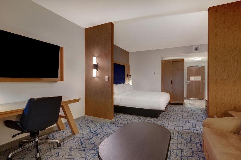 King Suite with Sofa Bed image 4