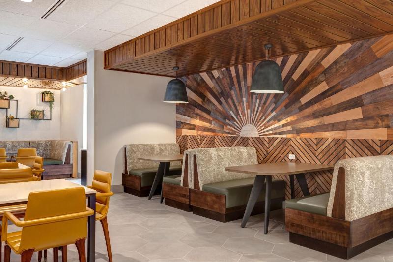 Fairfield Inn & Suites by Marriott Minneapolis Downtown - image 4