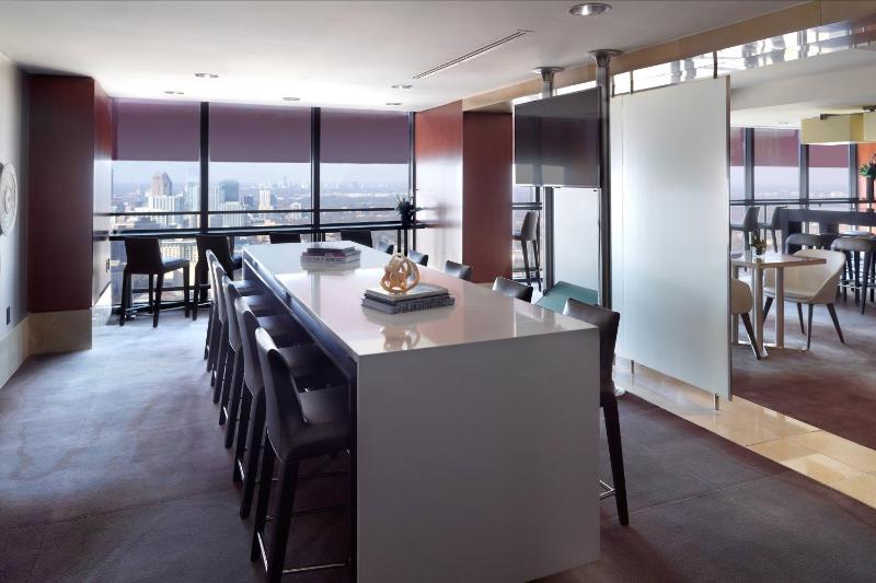 King with City View - Concierge Level image 2
