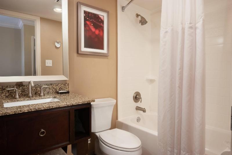 Queen Room with Balcony image 3