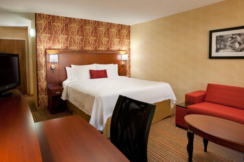King Room with Sofa Bed image 1