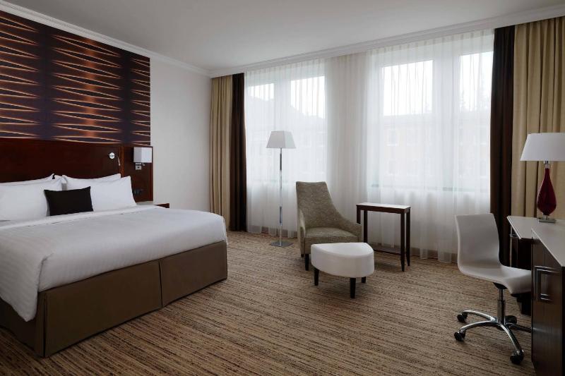 Grand Deluxe, Larger Room, King bed image 1