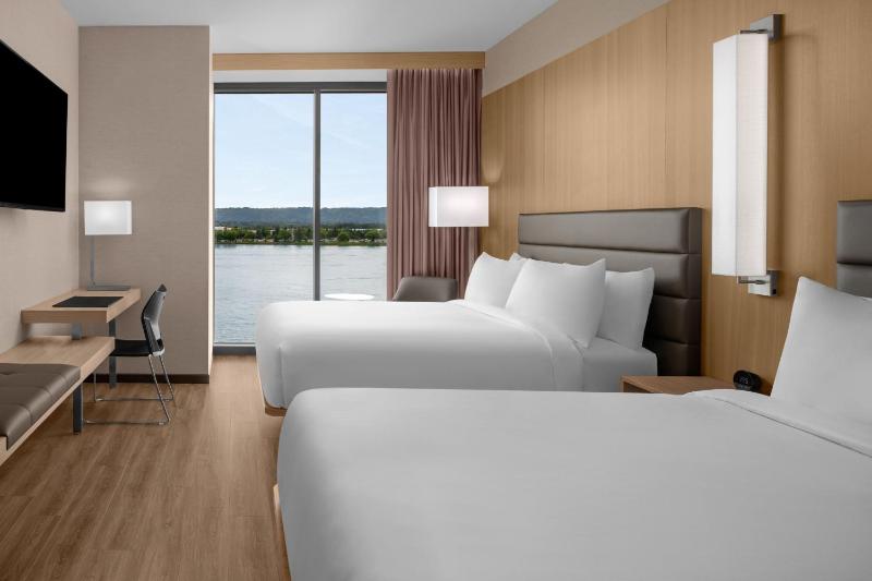 Queen Room with Two Queen Beds and River View image 4