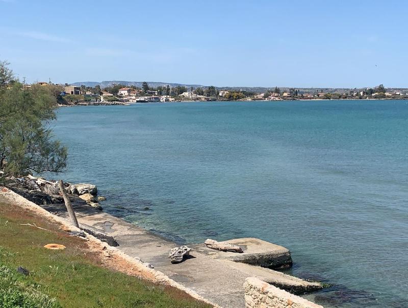 Casa con piscina e vista mare dal giardino - image 35