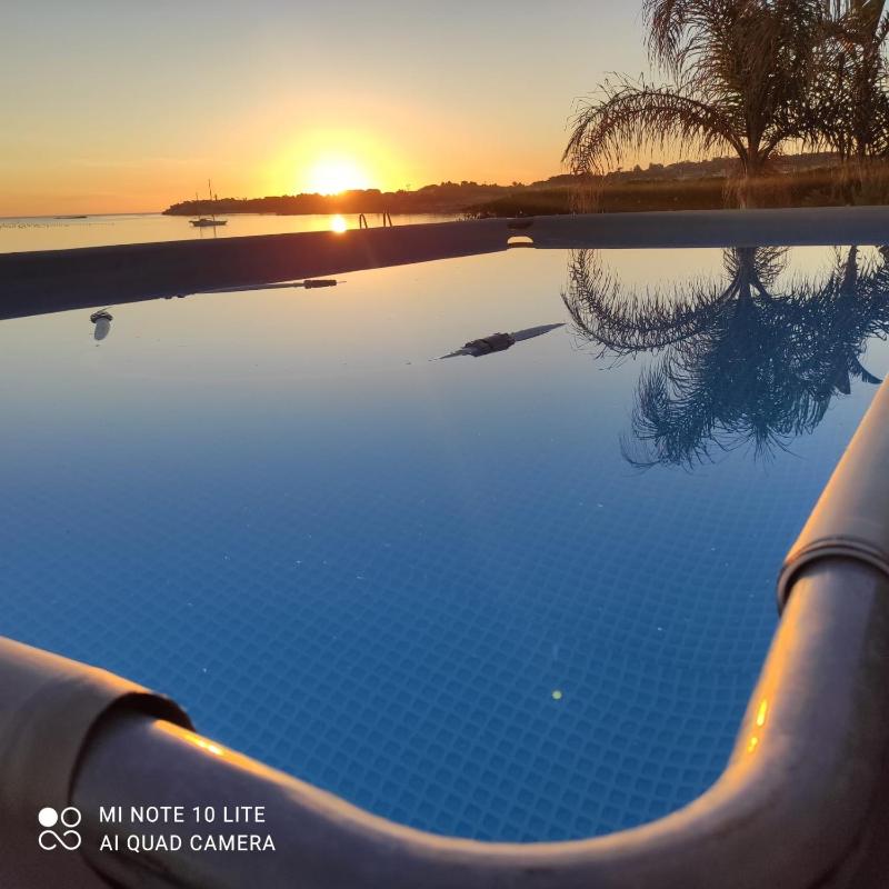 Casa con piscina e vista mare dal giardino - image 2