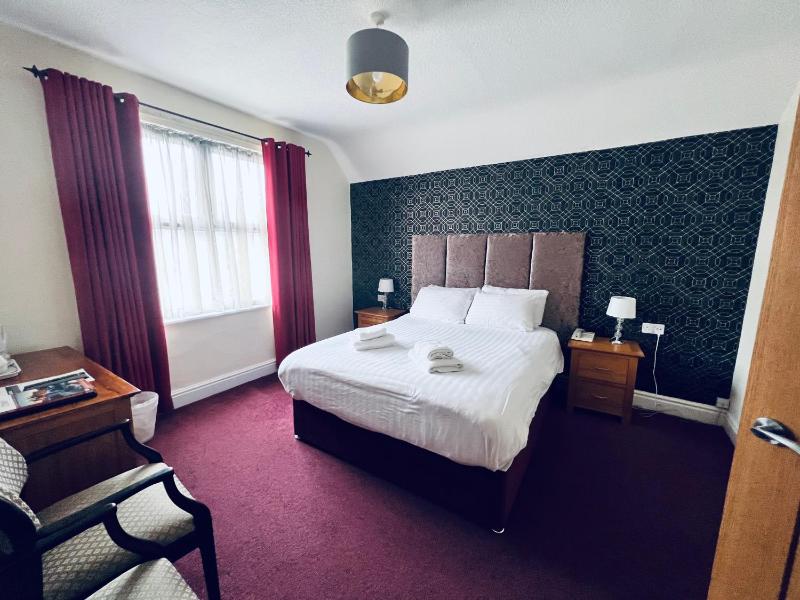 Standard Double Room image 3