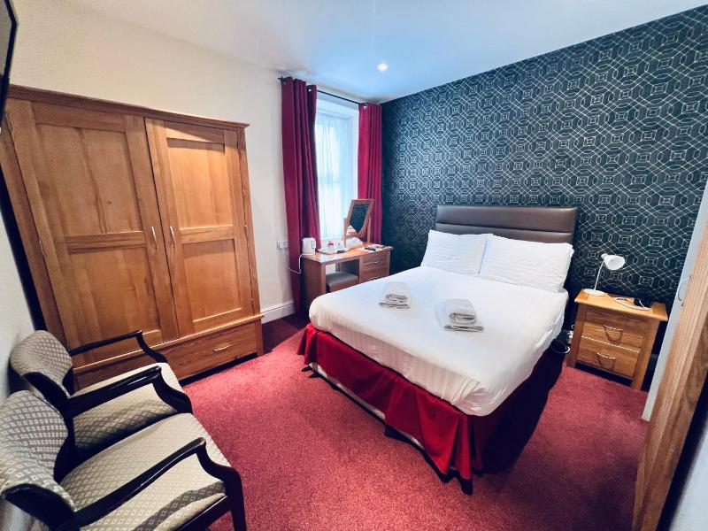 Standard Double Room image 4