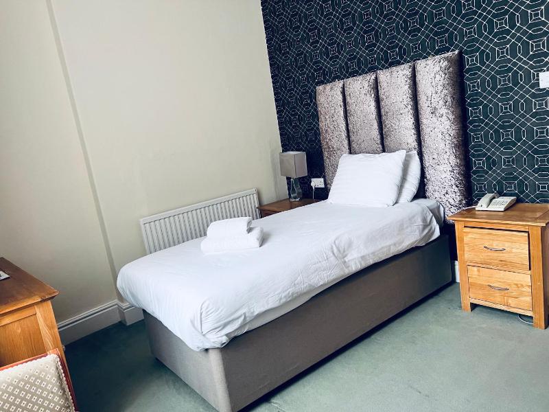 Standard Single Room image 3