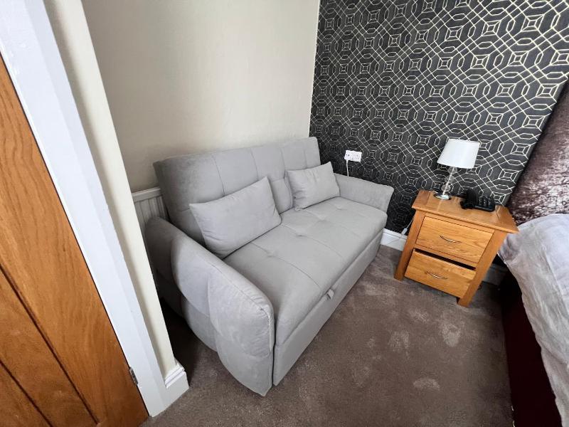 Family Room (2 Adults + 1 Child) image 4