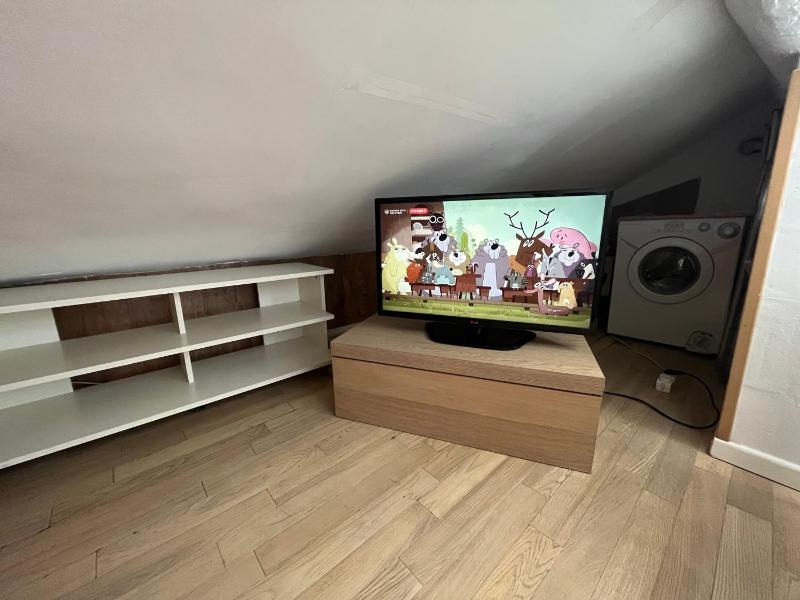 Studio - Attic image 3