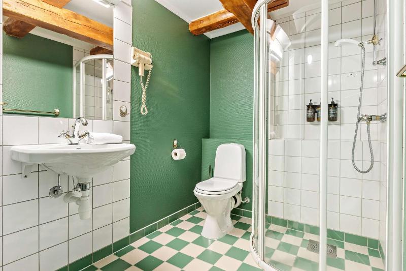 Standard King Room with Sea View image 4