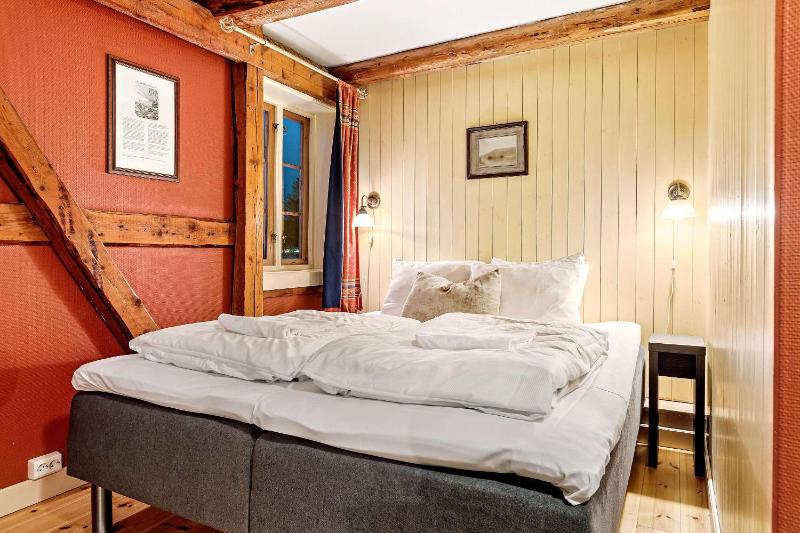 Standard Queen Room image 4