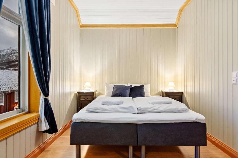 Standard Queen Room image 1