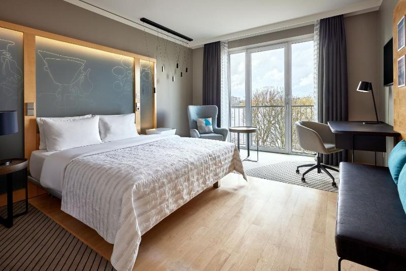 Deluxe Room, partial Alster view image 1