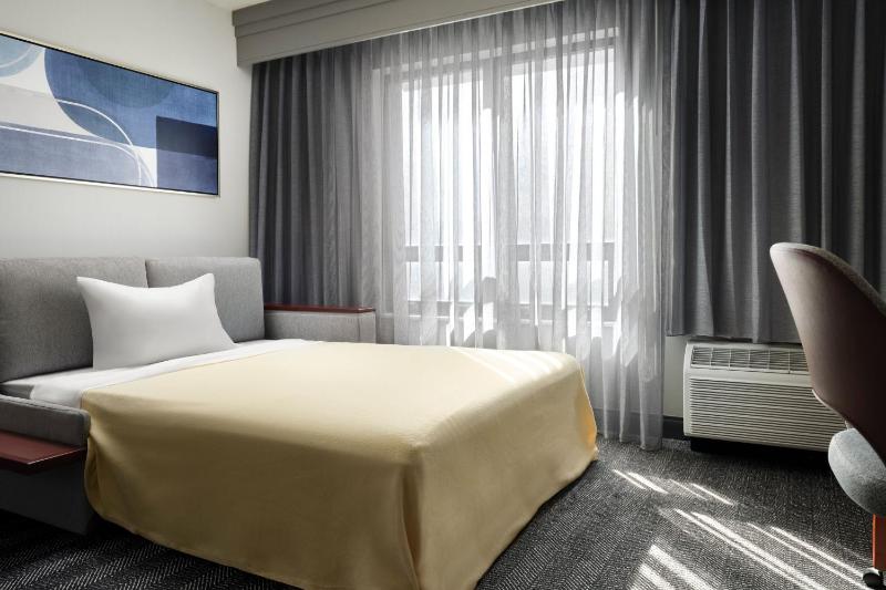 King Room with Sofa Bed and City View image 3