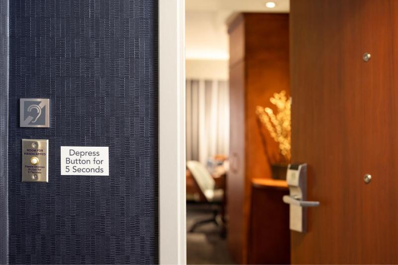 Courtyard by Marriott Washington Capitol Hill/Navy Yard - image 2