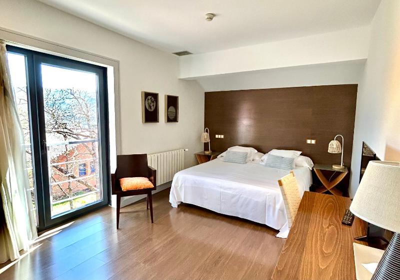 Standard Double or Twin Room image 1
