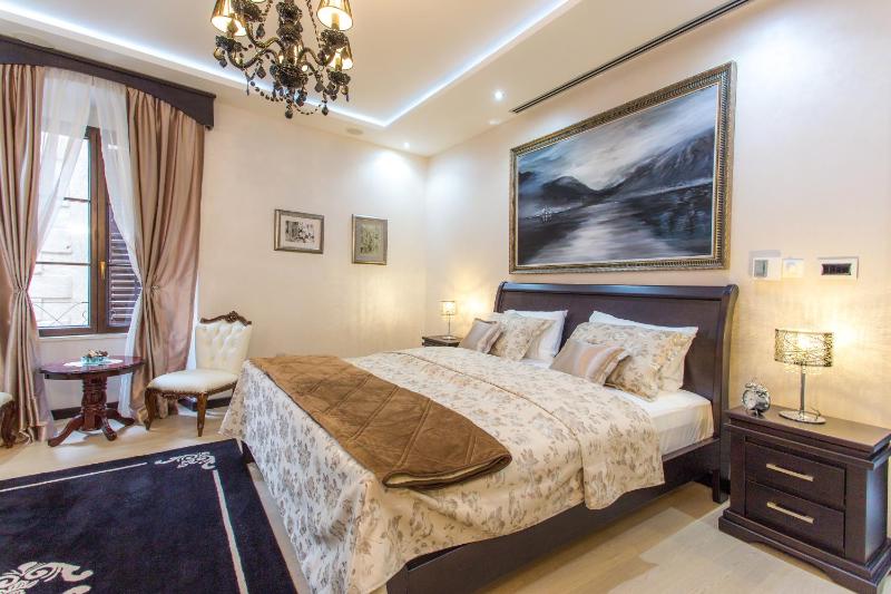 One-Bedroom Apartment image 3
