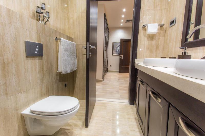Superior One-Bedroom Apartment image 4