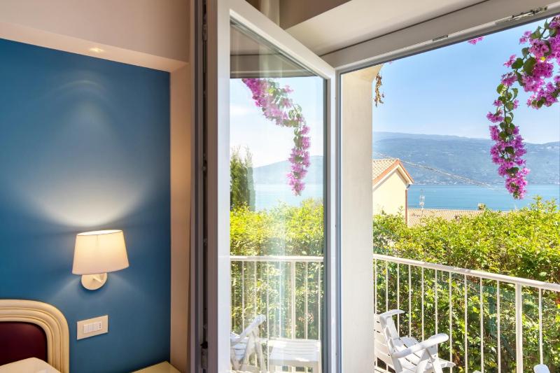 Classic Double Room with Lake View and Balcony image 3