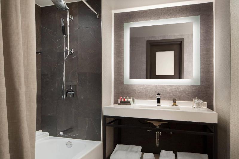 King Room image 4