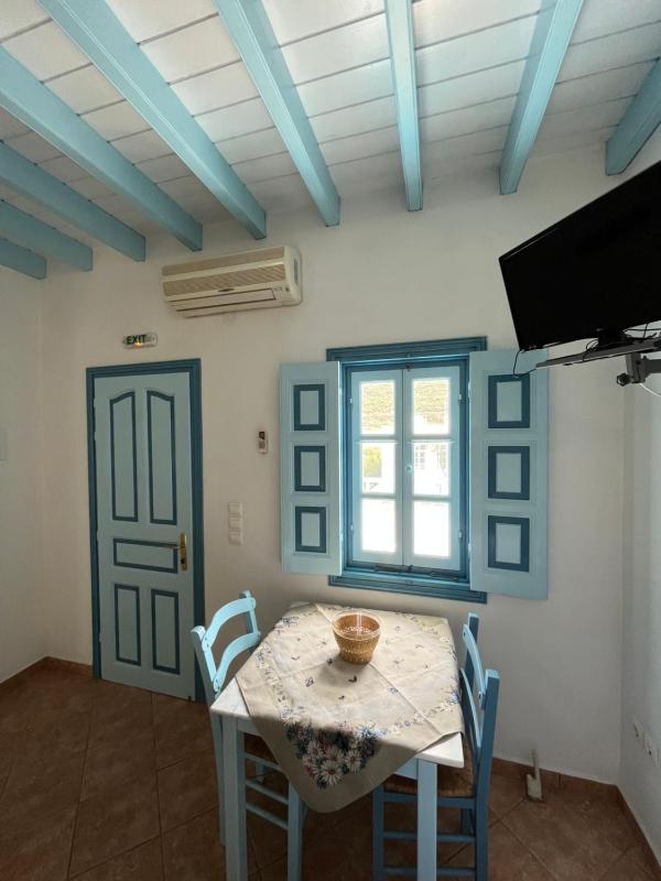 One-Bedroom Apartment image 4