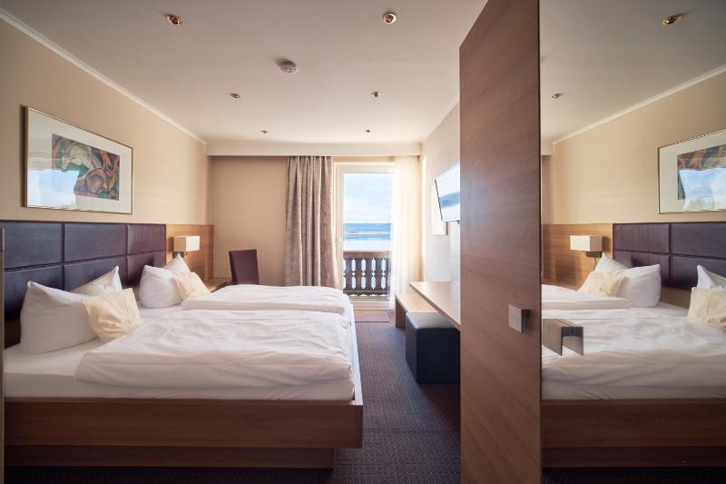 Double Room - Lake Side image 1