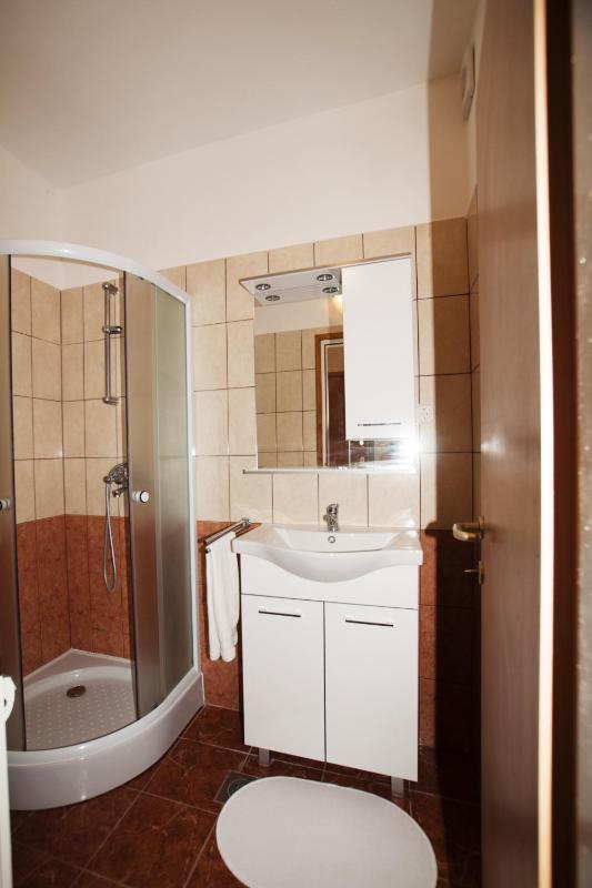 One-Bedroom Apartment with Balcony image 3