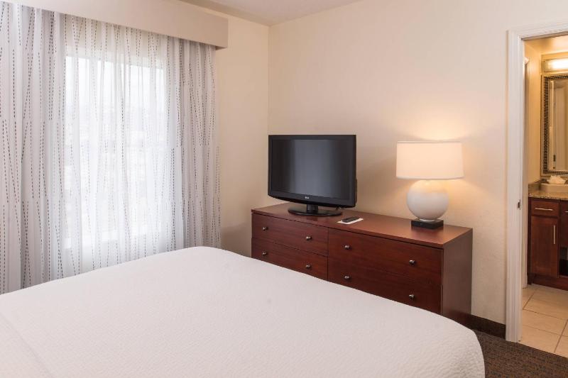 One-Bedroom Suite image 4