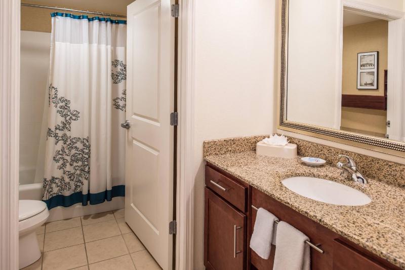 One-Bedroom Suite image 2