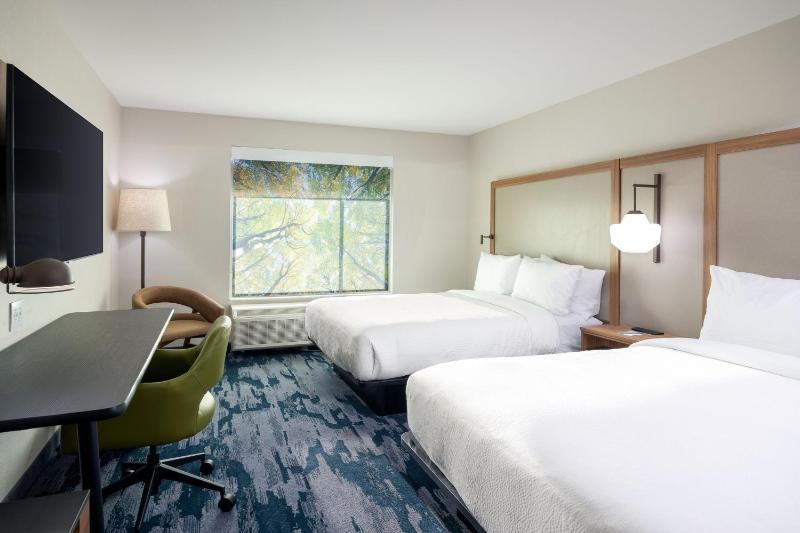 Standard Queen Room with Two Queen Beds image 1